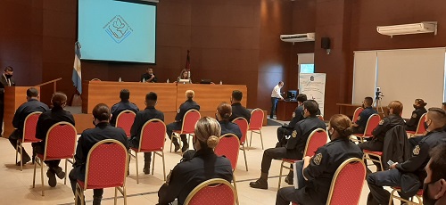 EL COLEGIO CAPACITÓ A LA POLICÍA EN VIOLENCIA FAMILIAR Y VIOLENCIA DE GÉNERO