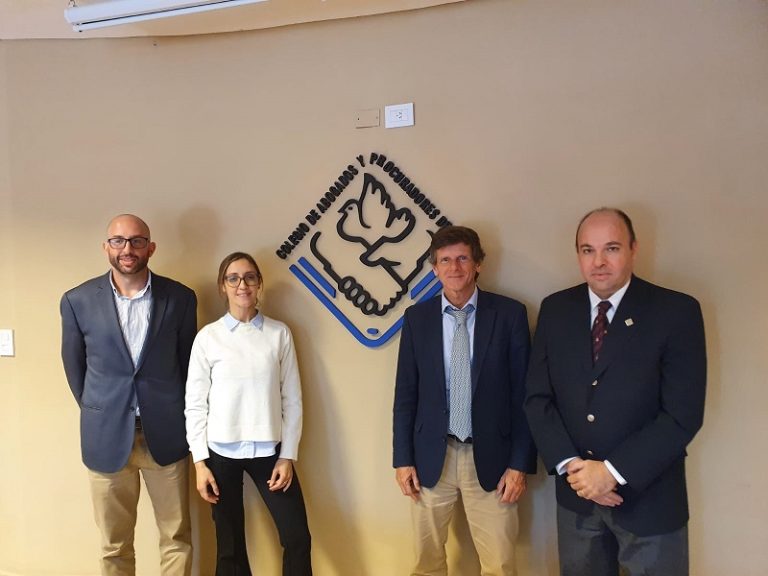 RED FEDERAL PRO BONO